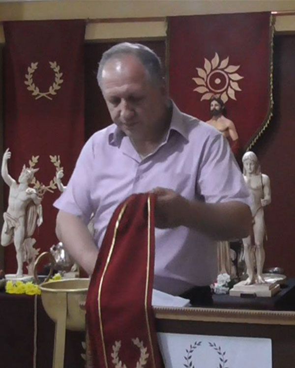 http://www.ysee.gr/images/Julian11.jpg